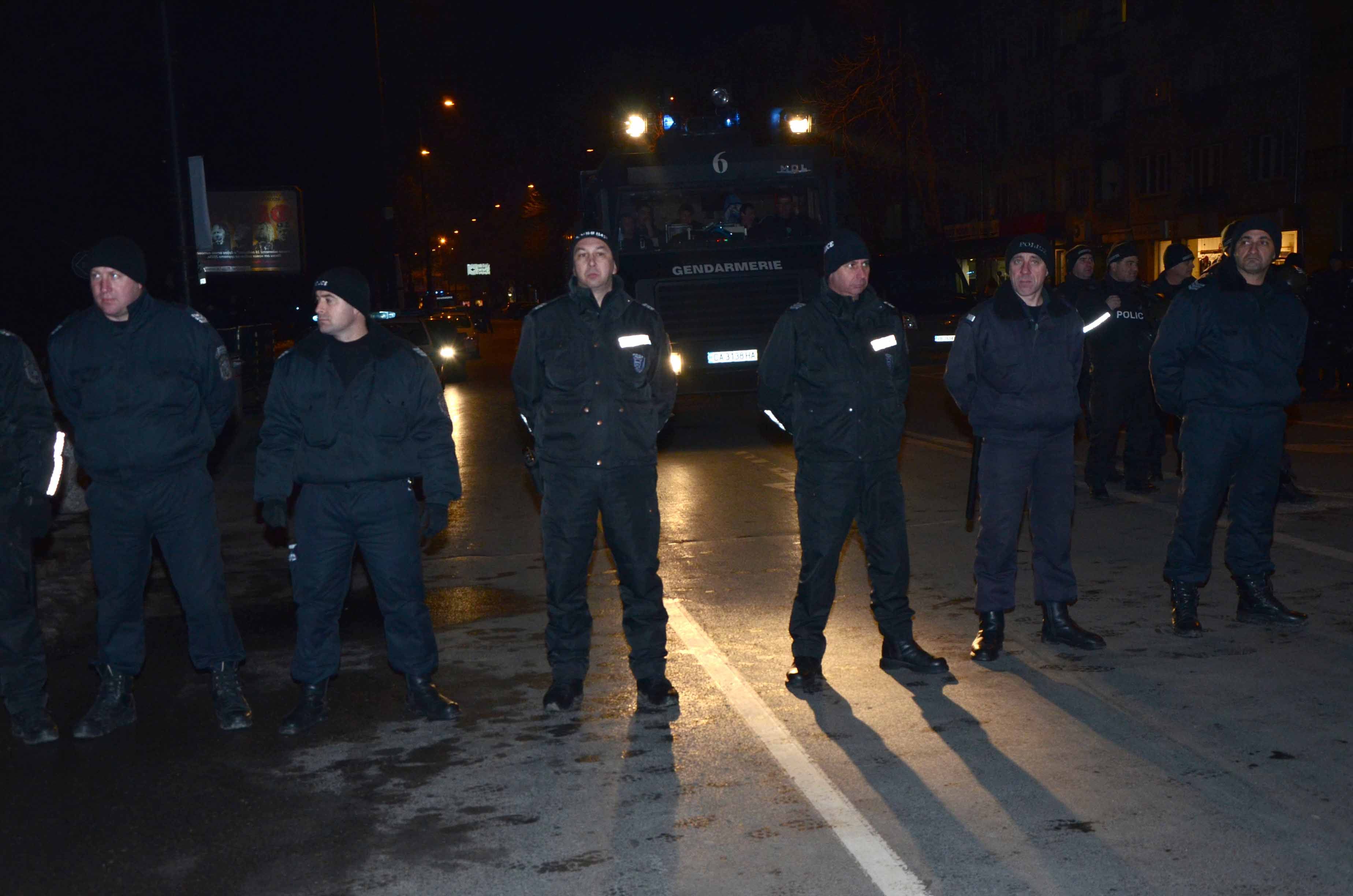 БЛИЦ TV: Полицията готвела водно оръдие за участниците в „Луковмарш” 