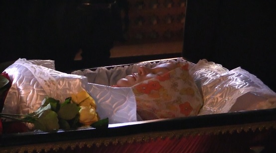 Олигархът Фролов не дойде на погребението на красавицата Яна (СНИМКИ/ВИДЕО)