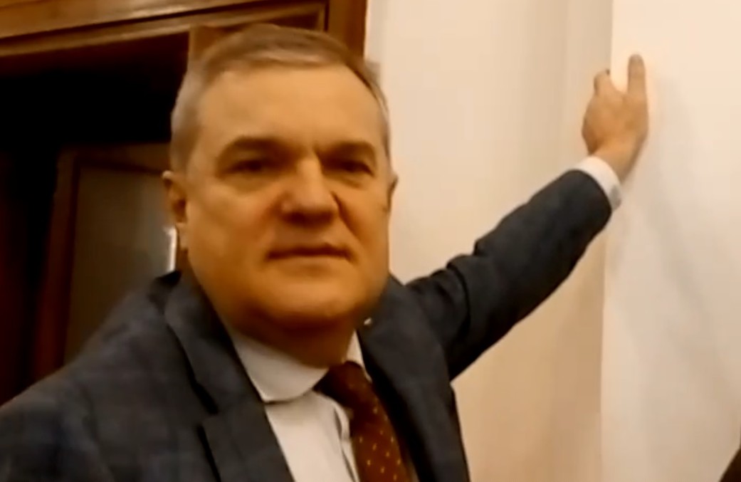 БЛИЦ TV: АБВ без връзка с Първанов - а какво прави в стаята Румен Петков?