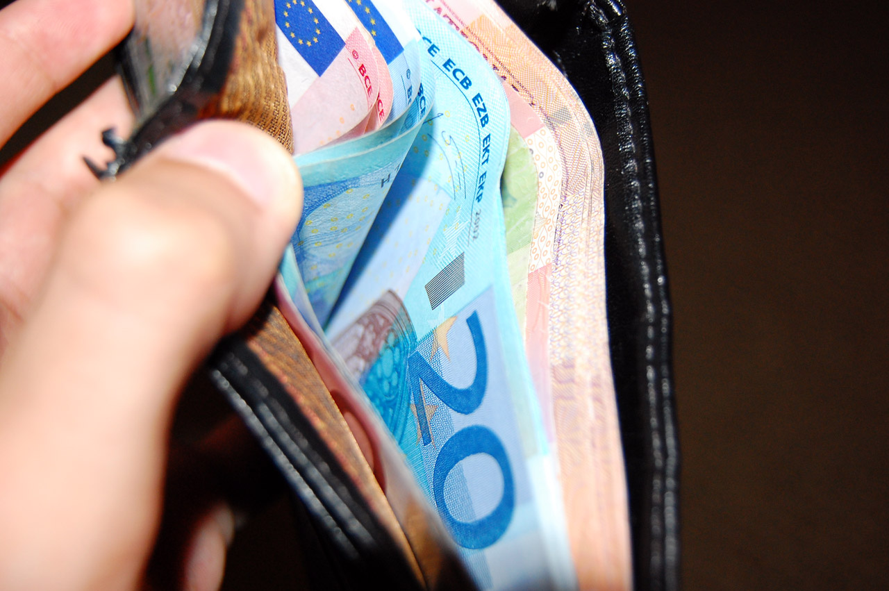 Евростат: България продължава да е с най-ниска минимална заплата в ЕС