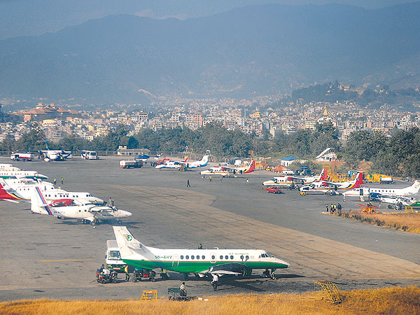 Самолет излезе от пистата в Непал