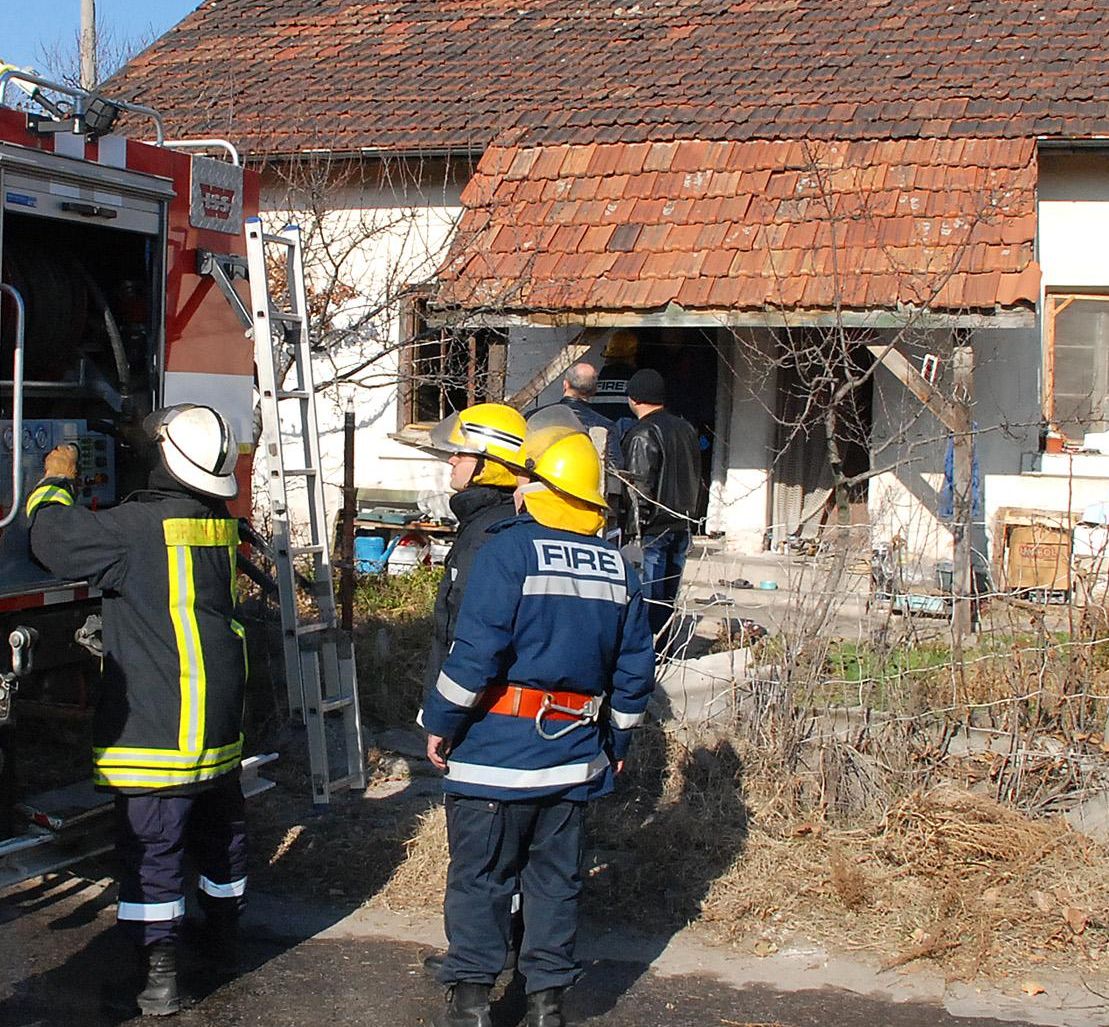 Възрастна жена изгоря в къщата си