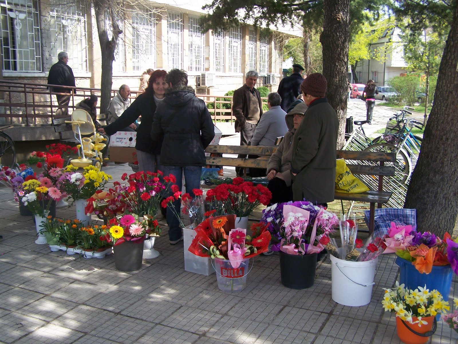 Данъчните погват търговците на цветя за 8 март