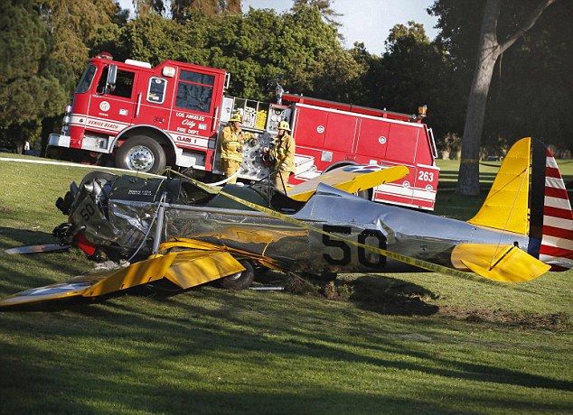 Вижте самолета на Харисън Форд секунди преди катастрофата (ВИДЕО)