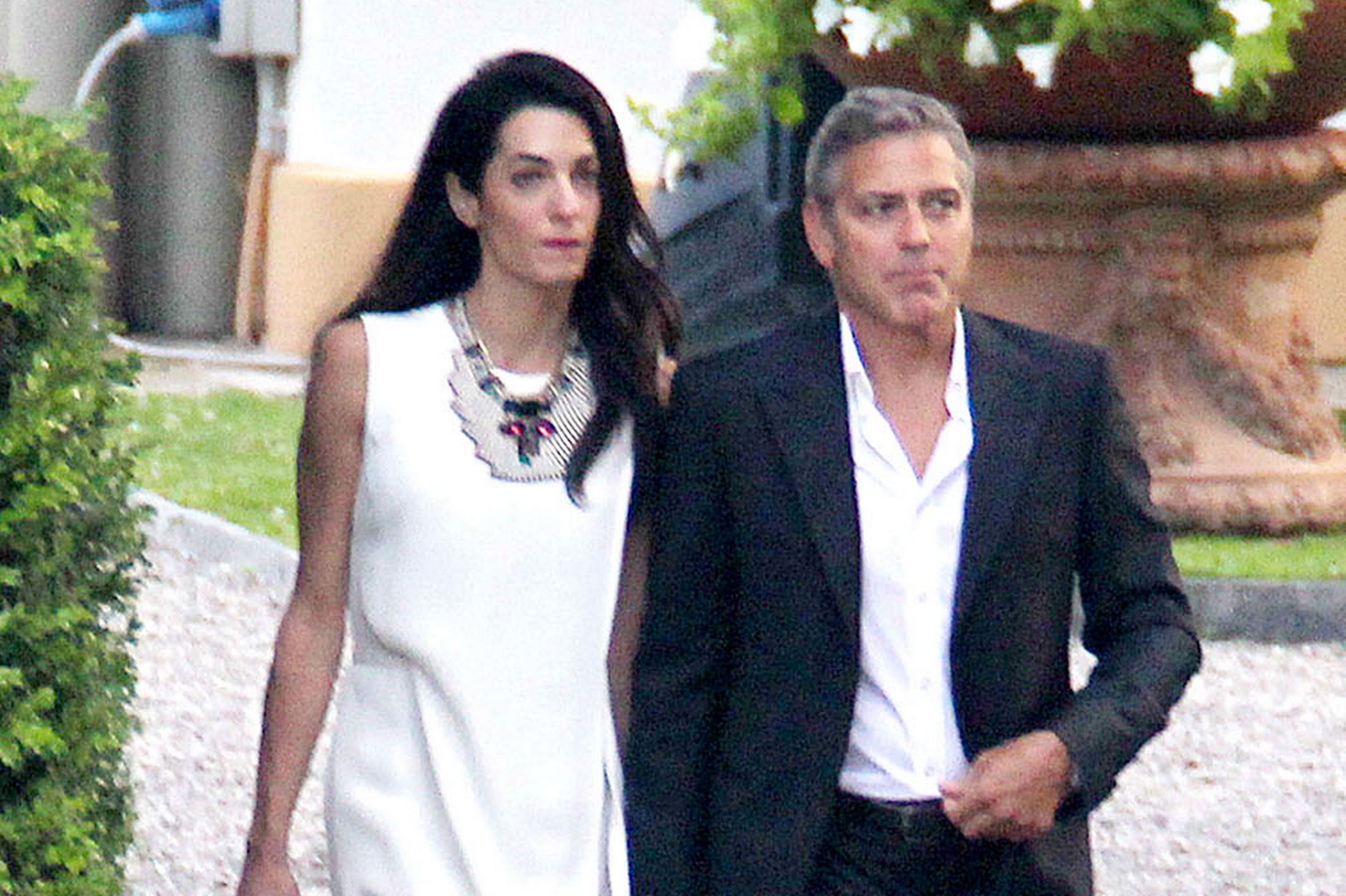 Джордж Клуни пропусна рождения ден на Амал заради Скарлет