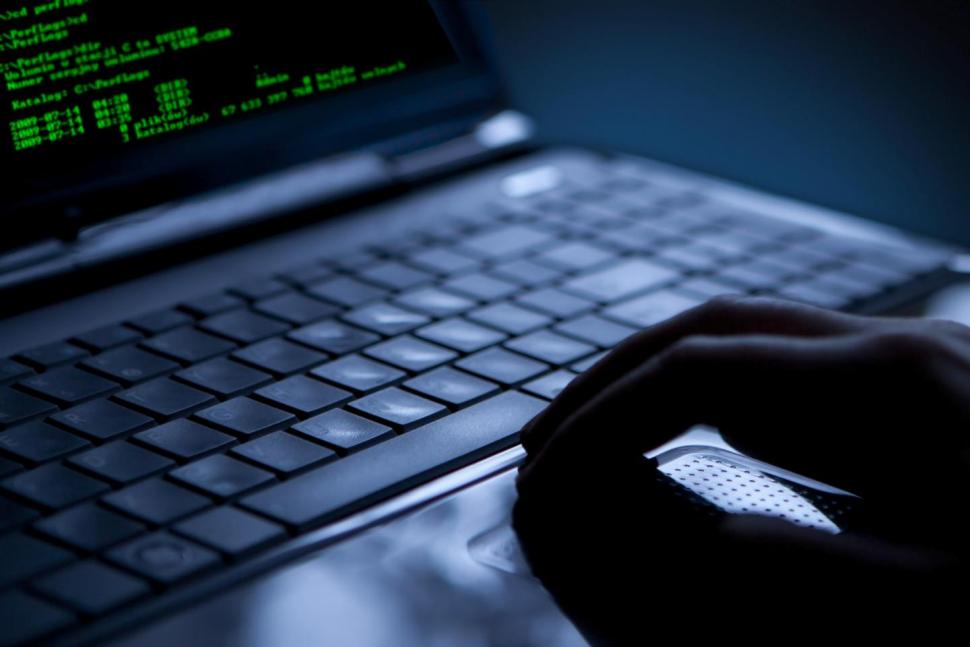 Трима киберпрестъпници похитиха над 1 милиард имейла