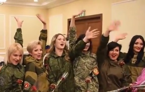 Опълченците избраха „Мис ДНР” за 8 март (ВИДЕО)