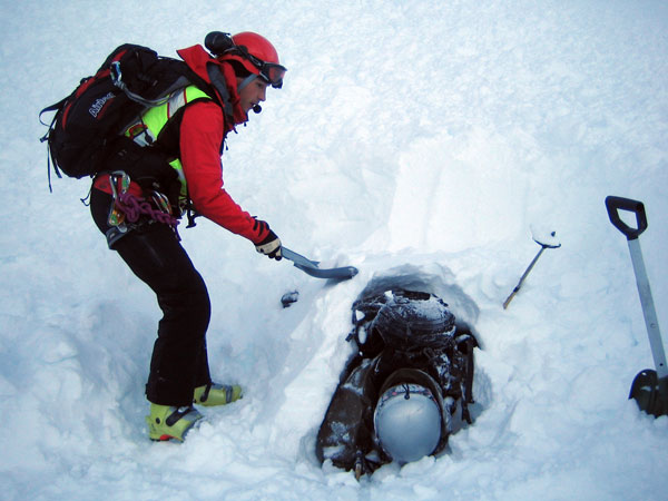 Кметът на Разлог: Лавината е потрошила фатално тримата скиори, не са имали шансове да оцелеят 