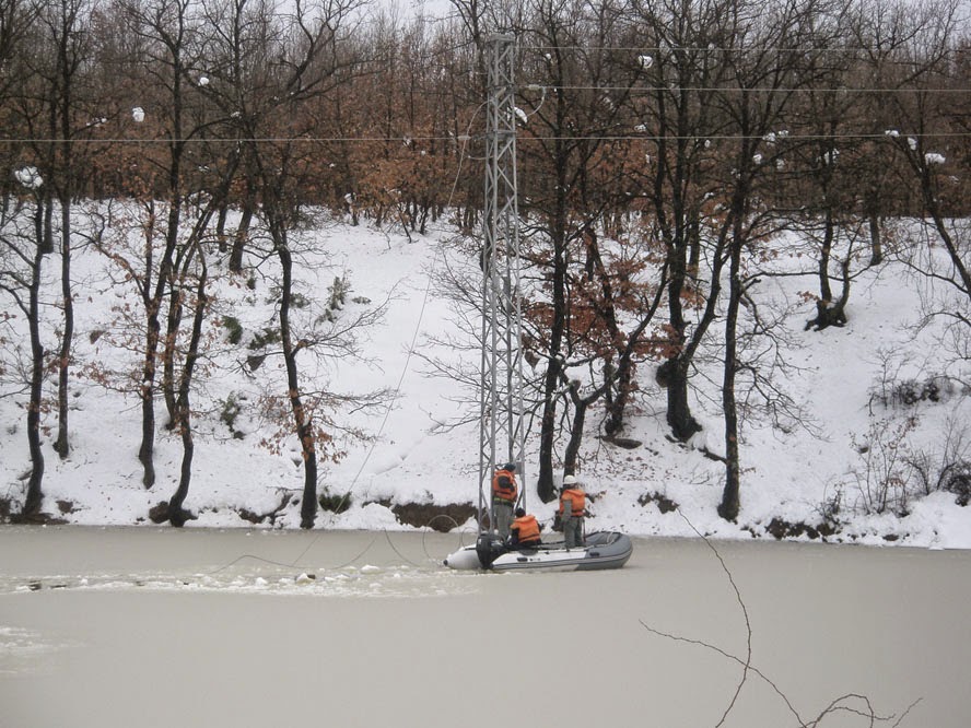 130 счупени електрически стълба има в Родопите (СНИМКИ)