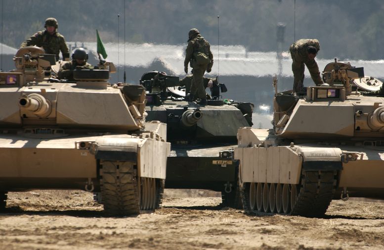 Стотици американски танкове в Прибалтика