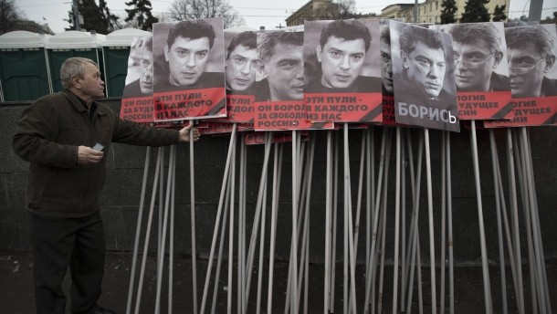 Версия: Немцов е разстрелян, защото предлагал кой да бъде ударен от санкциите 