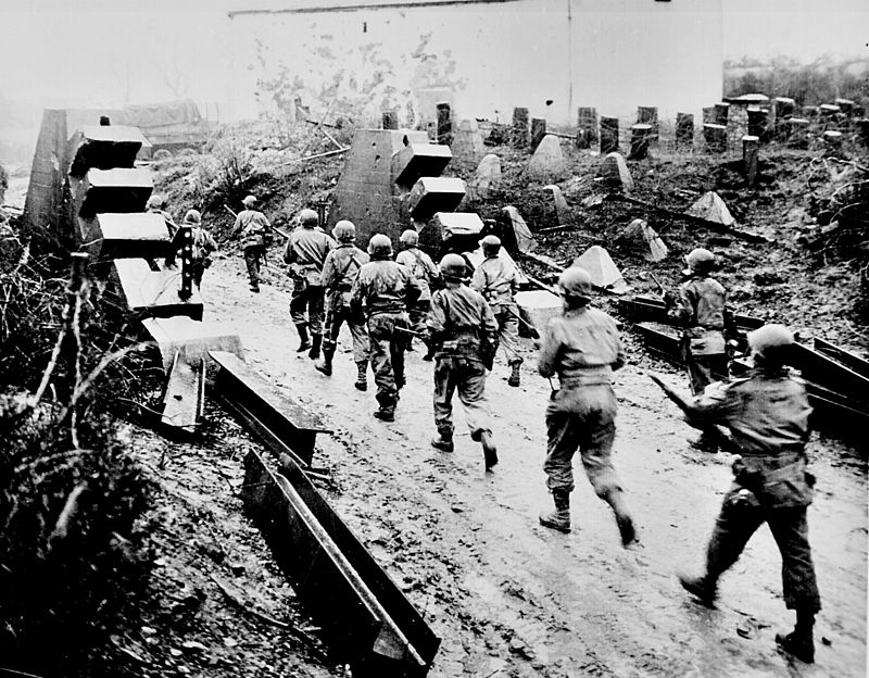 Преди 70 г. американската армия преодолява германската укрепена линия „Зигфрид”