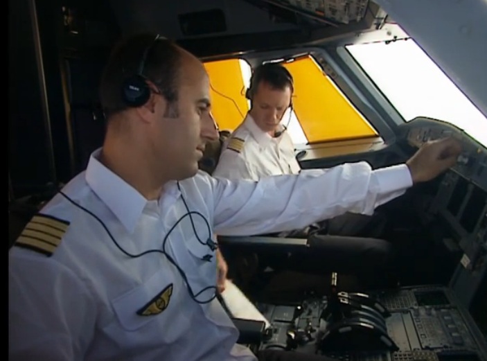 Lufthansa отрече пилот на А320 да е бил извън кабината (ВИДЕО)