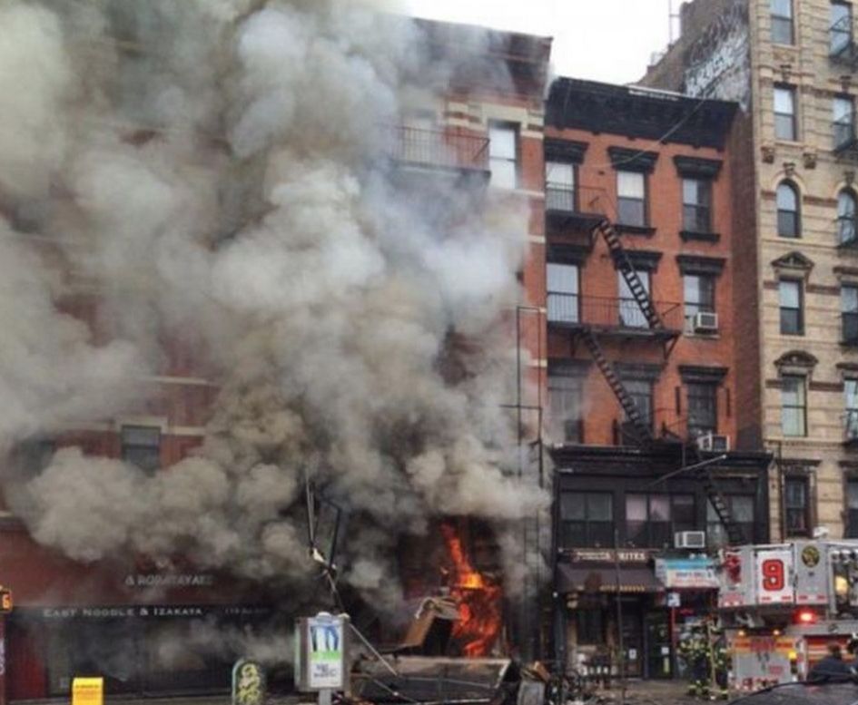 Взрив на газ е причинил пожара в Ню Йорк