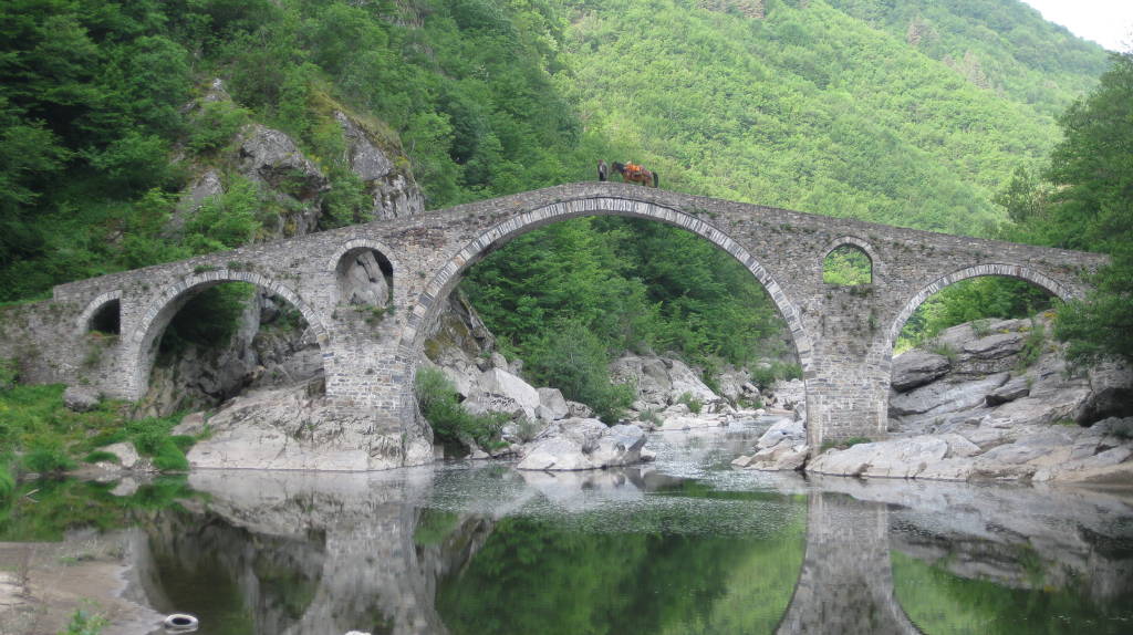 Неповторимите Родопи: Мостове от камък и легенди