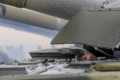 Украински танк стрелял по цивилен автомобил в Широкино, има убит човек 