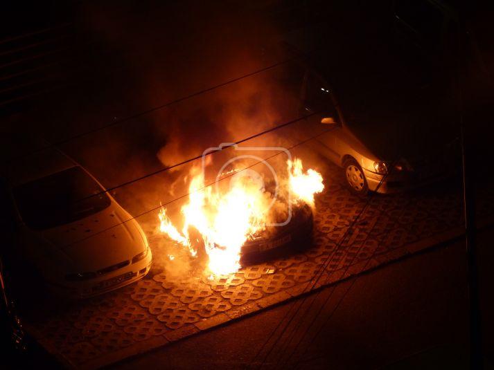 Пак подпалиха кола в Бургас (СНИМКИ)