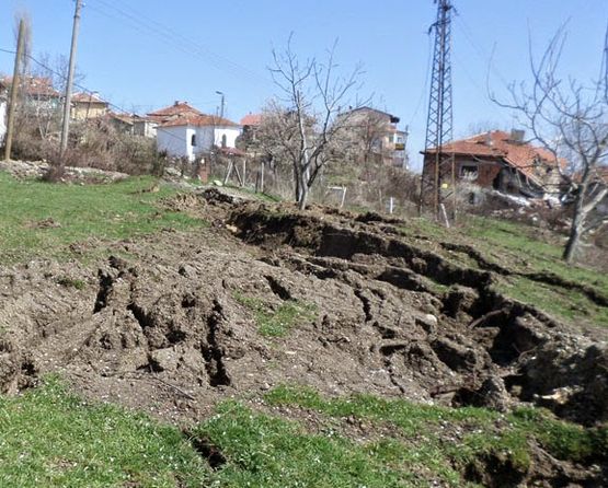 Бедстващите в Сипей свикват общоселско събрание: Ало, България, от 60 дни живеем в ад!