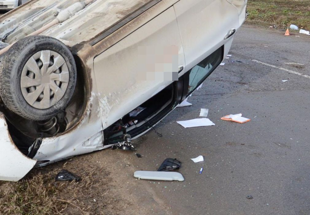 Първо в БЛИЦ: Кола се обърна по таван при тежка катастрофа в Пловдив