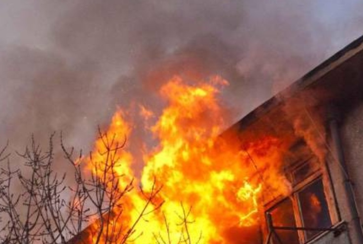 Пожар опустошава къща в Княжево