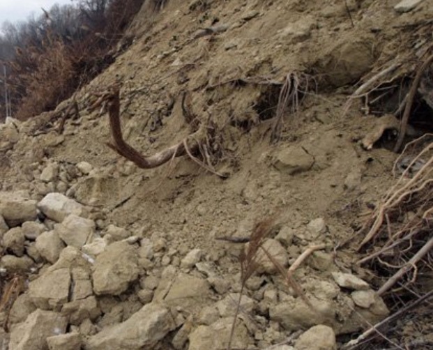 Срутване на земя в рудник край Балчик погреба миньор