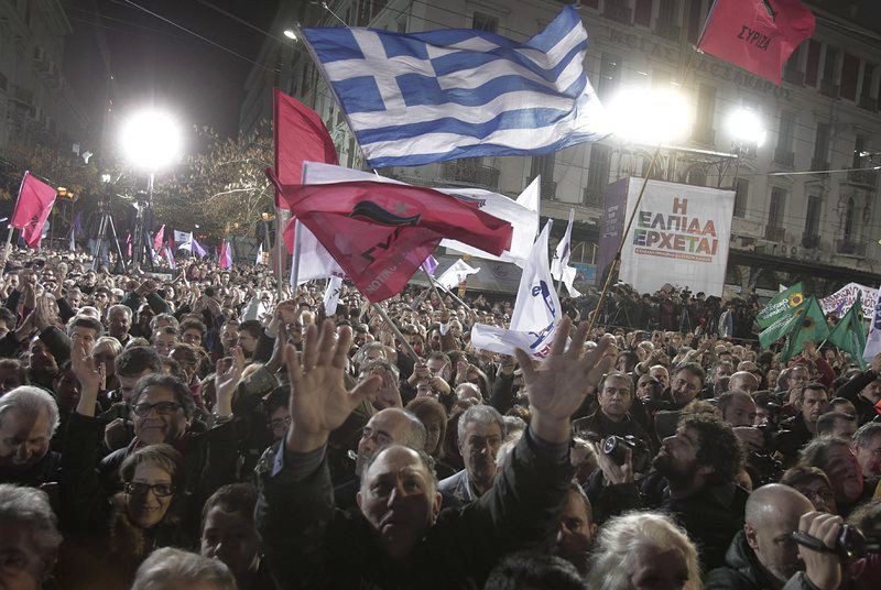 Транш за МВФ и празнични бонуси за гърците