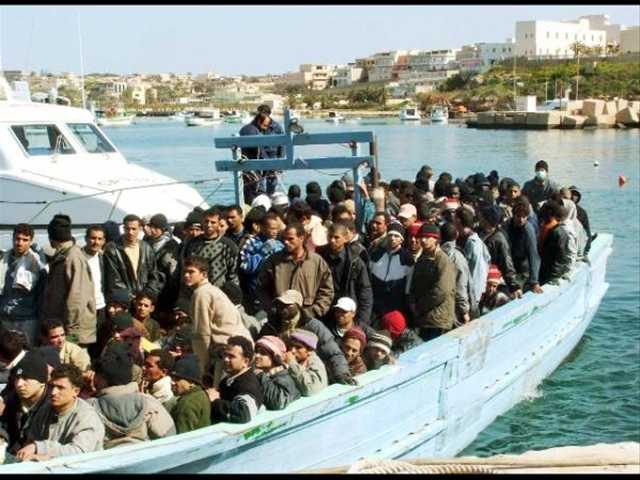 Мюсюлмани хвърлили християни в морето край Италия
