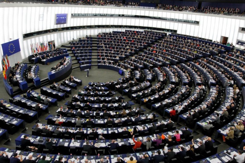 Евродепутатите си вдигнаха парите за асистенти до 23 000 евро на месец