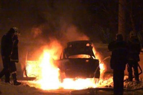 Първо в БЛИЦ: Микробус „Мерцедес” изгоря в София  
