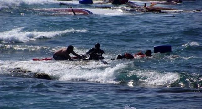 Поредна драма в морето: Лодка с бежанци се обърна до остров Родос
