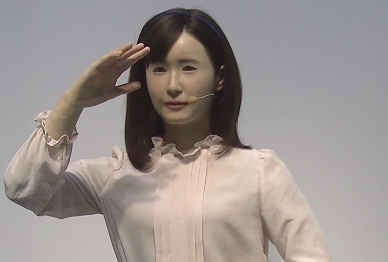 Вижте Аико Чихира - първият андроид, който заработи като магазинер (ВИДЕО)