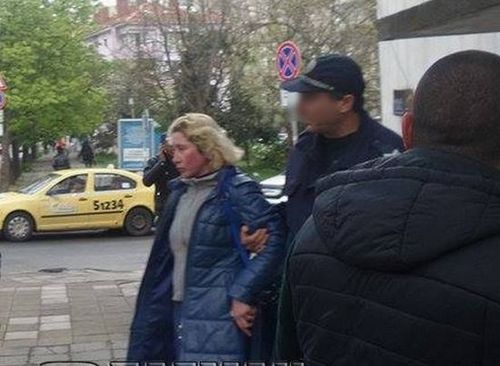 Полицейска засада в блока на лудата Албена в Бургас! (СНИМКА)