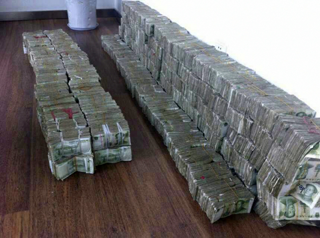 Китайка си купи БМВ със 100 кила банкноти, броиха ги 6 часа