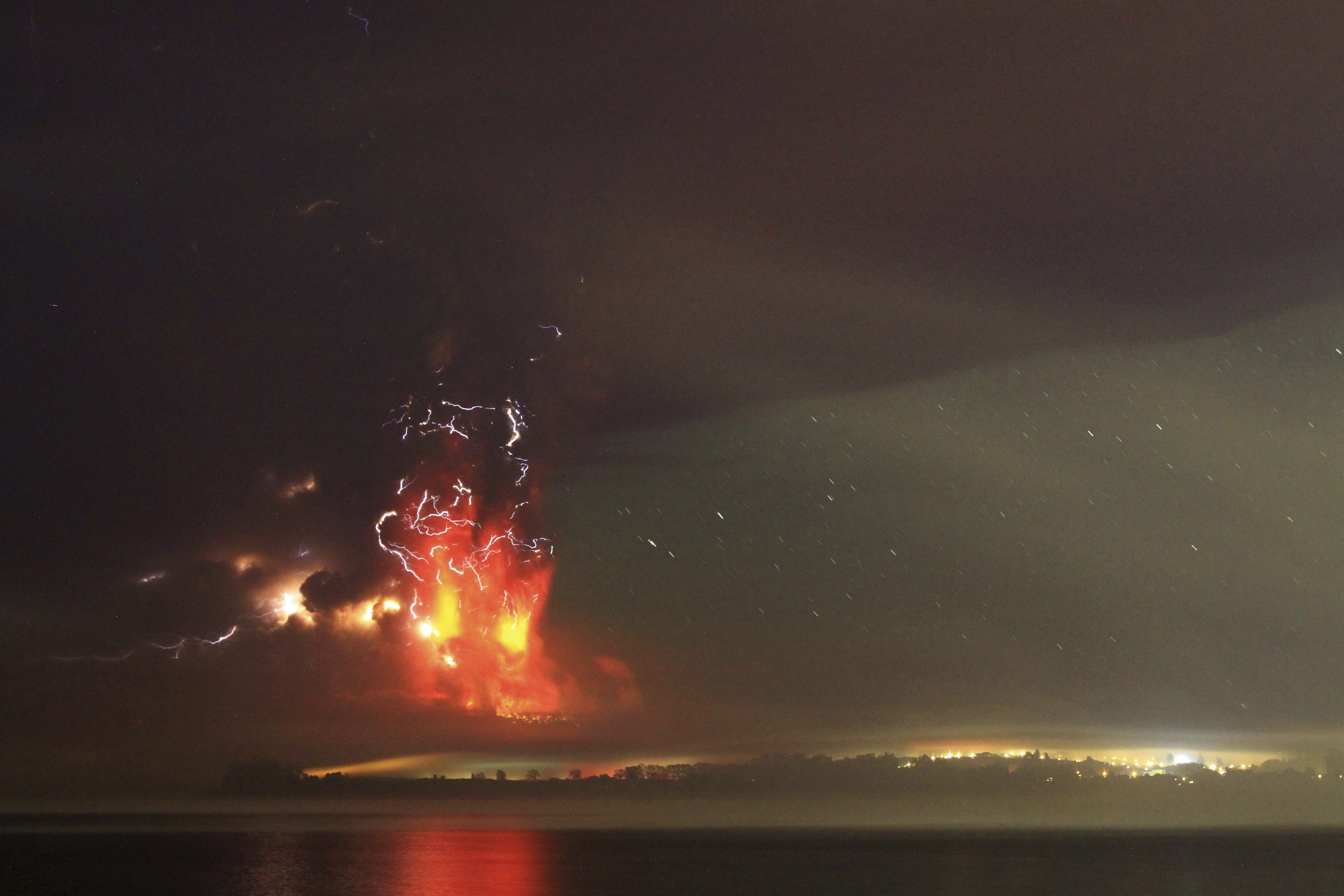 Пепелта от чилийския вулкан Калбуко достигна Буенос Айрес 