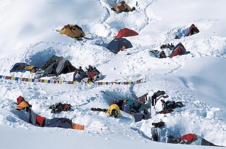 Три български групи избегнали трагедията на Еверест