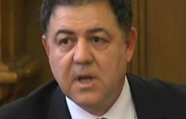 Министър Ненчев продължава да обяснява за предложения му подкуп