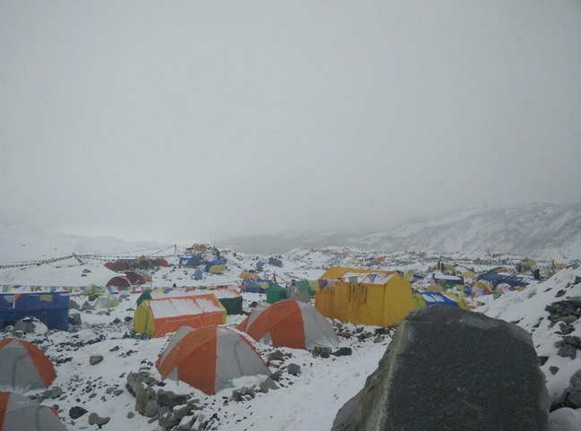 Страшна трагедия на Еверест след труса в Непал