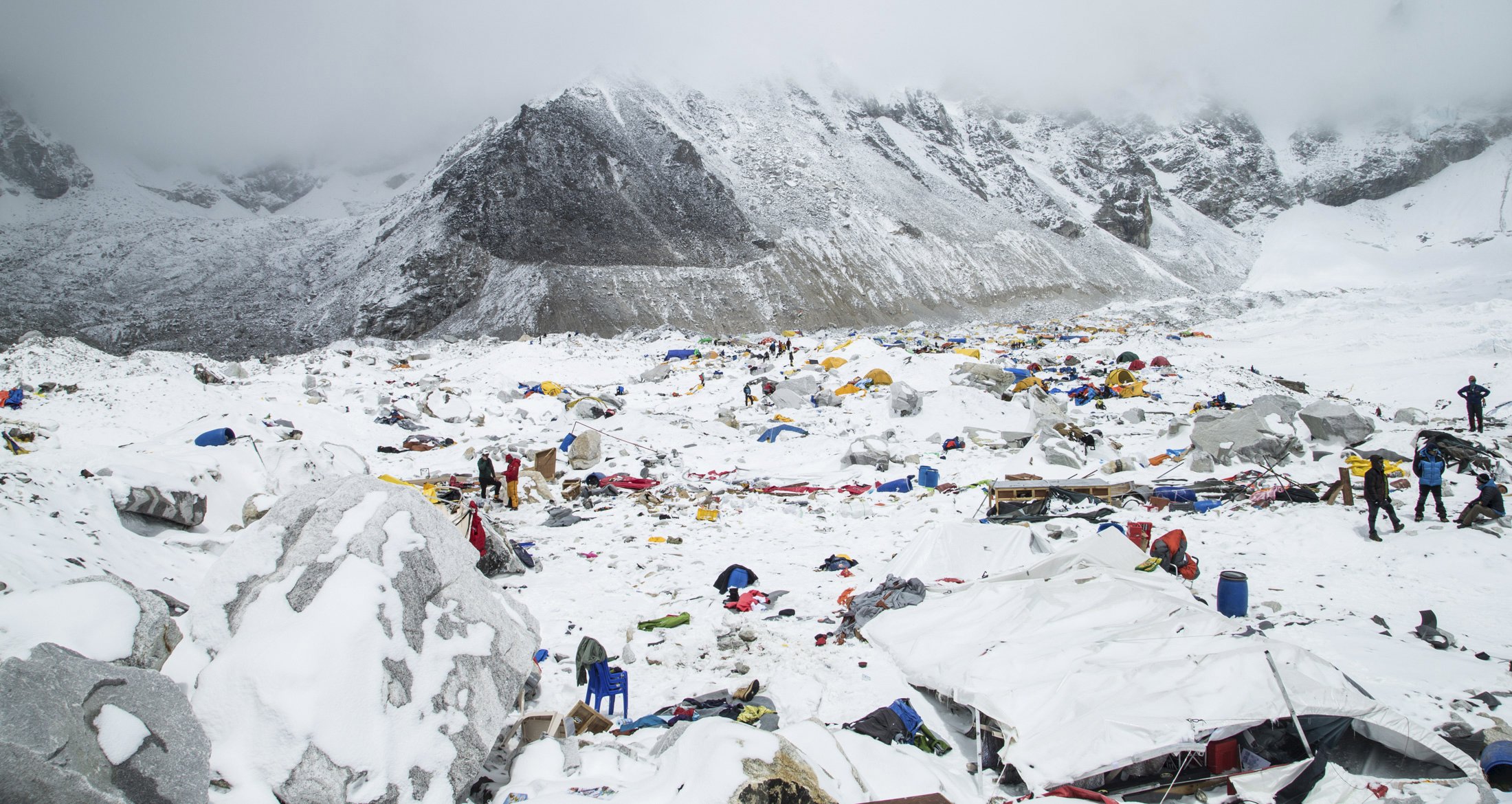Адът в Непал: Жертвите могат да достигнат 5000, щетите са за над 5 млрд. долара!