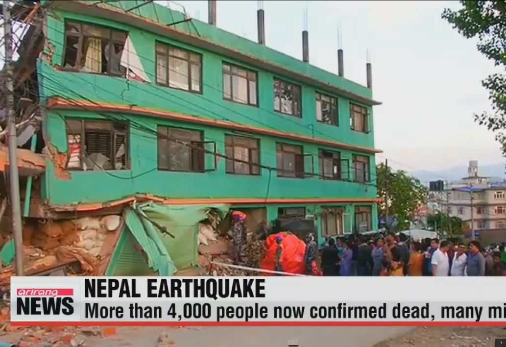 Жертвите в Непал достигнаха 4 310 човека (ВИДЕО)