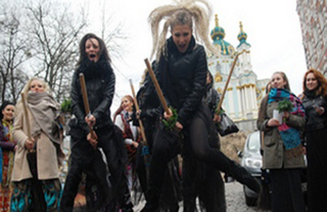 2000 вещици правят сборище в Киев за мир и хармония