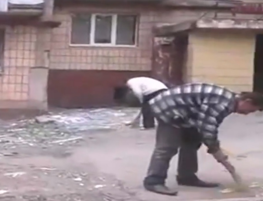 Пак обстрел в Донецк, поне двама цивилни убити (ВИДЕО)
