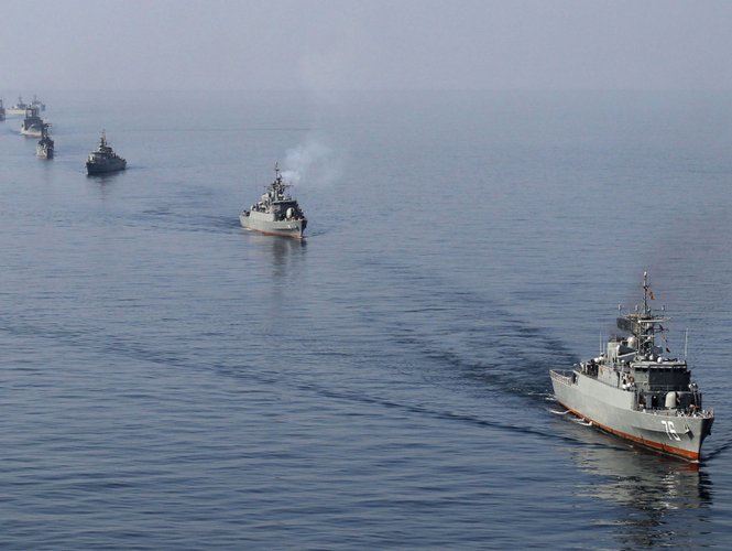 Иран задържа кораб под защитата на САЩ