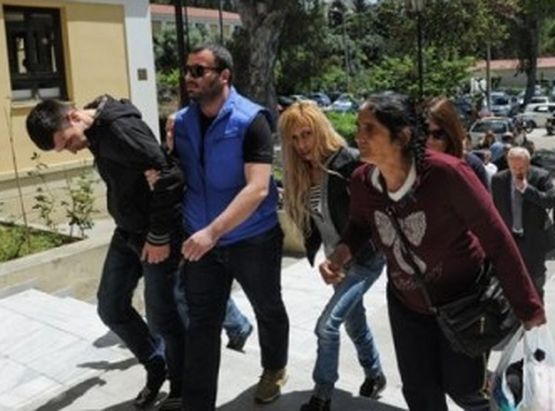 Гръцки полицаи: Няма да намерим и кокалче от Ани 