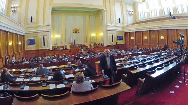 Парламентът гласува декларацията за 9 май