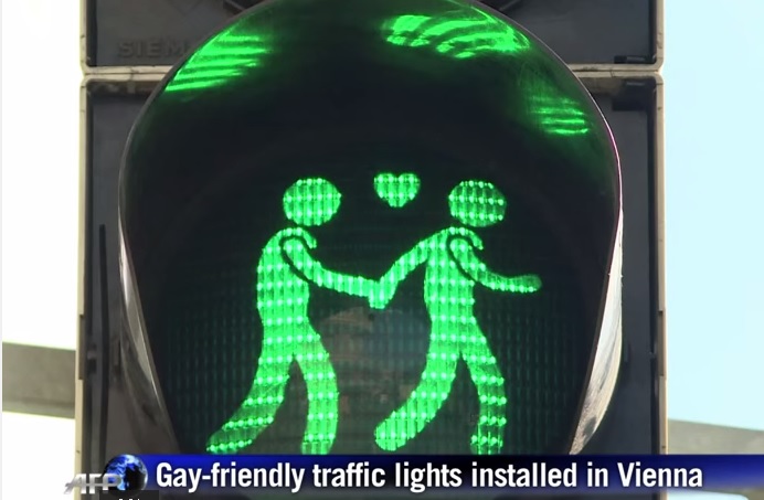 Виена сложи гей светофари (ВИДЕО)