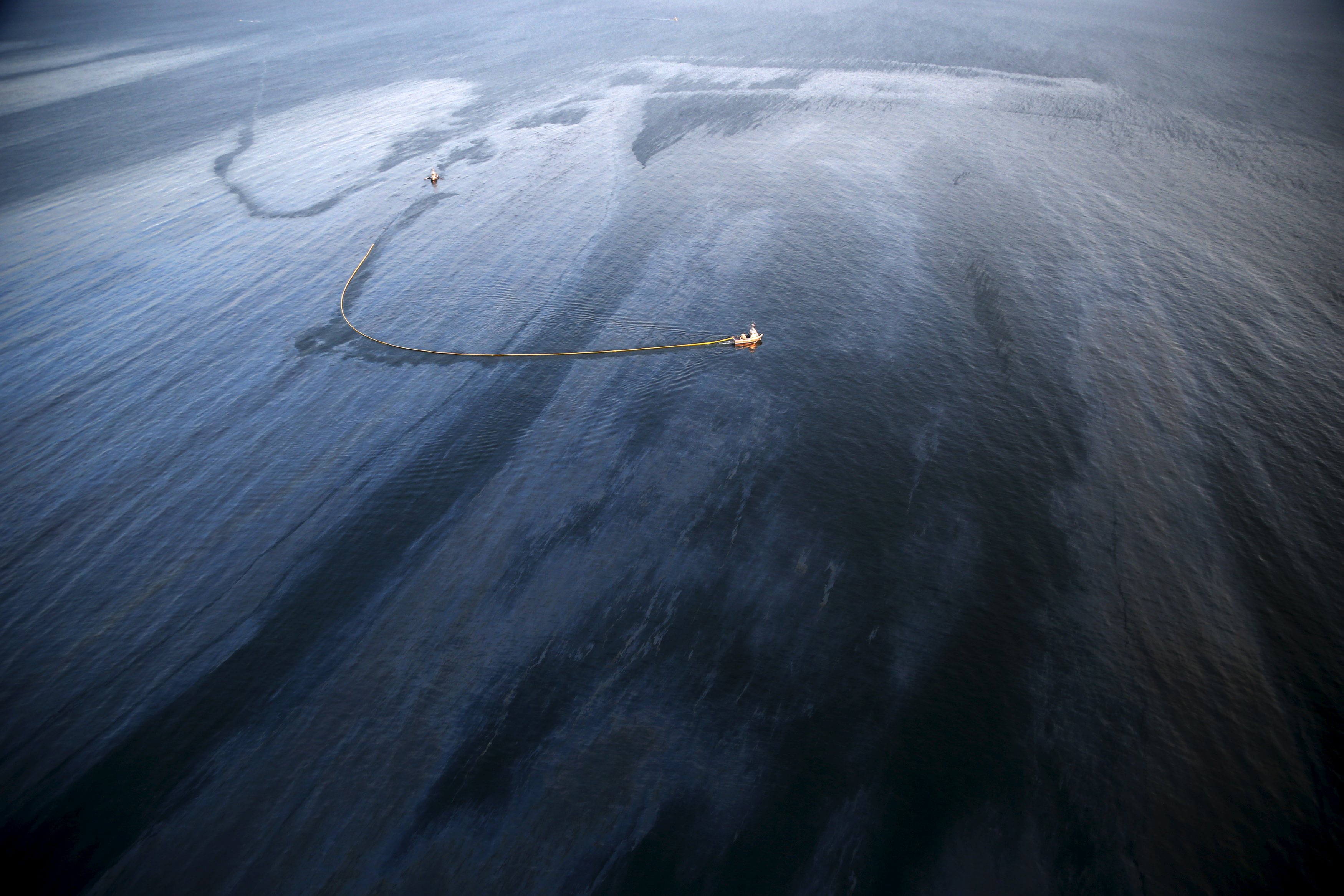 Извънредно положение в Калифорния заради разлив на петрол