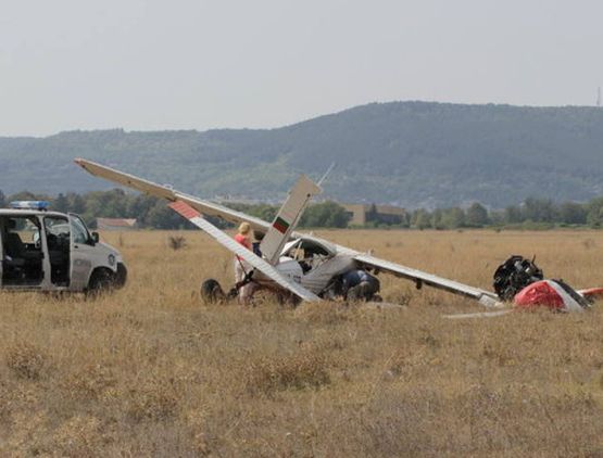 Самолет се разби край Лесново, пилотът загина