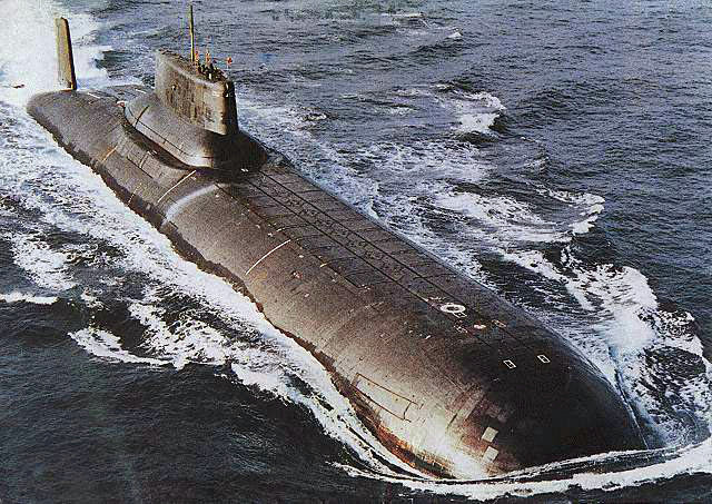 Кораби на НАТО прехванаха руска подводница с ядрени ракети в Северно море