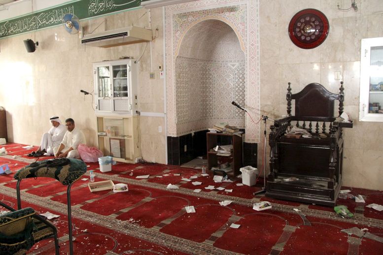 „Ислямска държава” взриви джамия в Саудитска Арабия (СНИМКИ/ВИДЕО 18+)