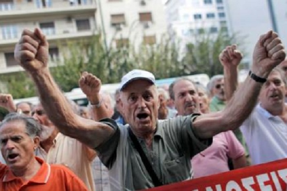 Шок в Гърция: Пак се търсят 3 милиарда евро за пенсии
